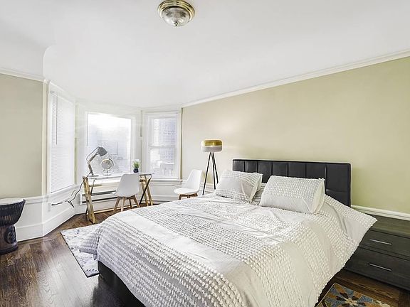 2nd image of 903 Pine St #40
