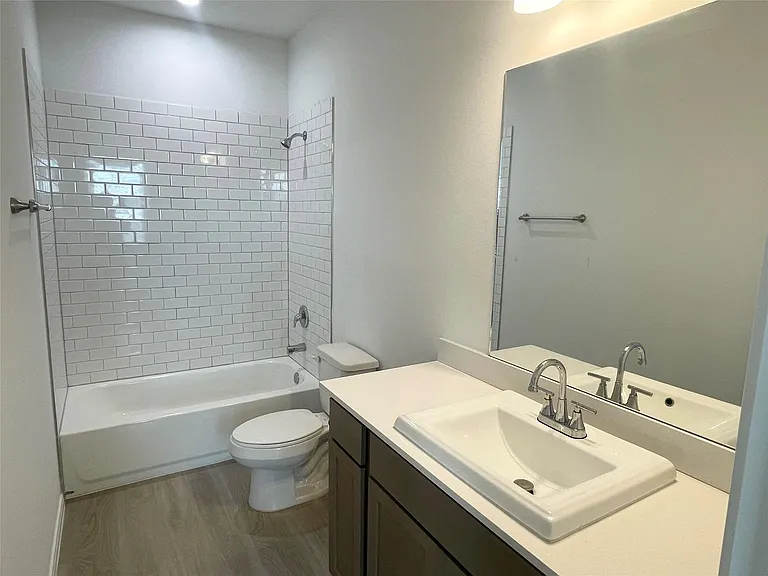 802 W Loop — Photo 15