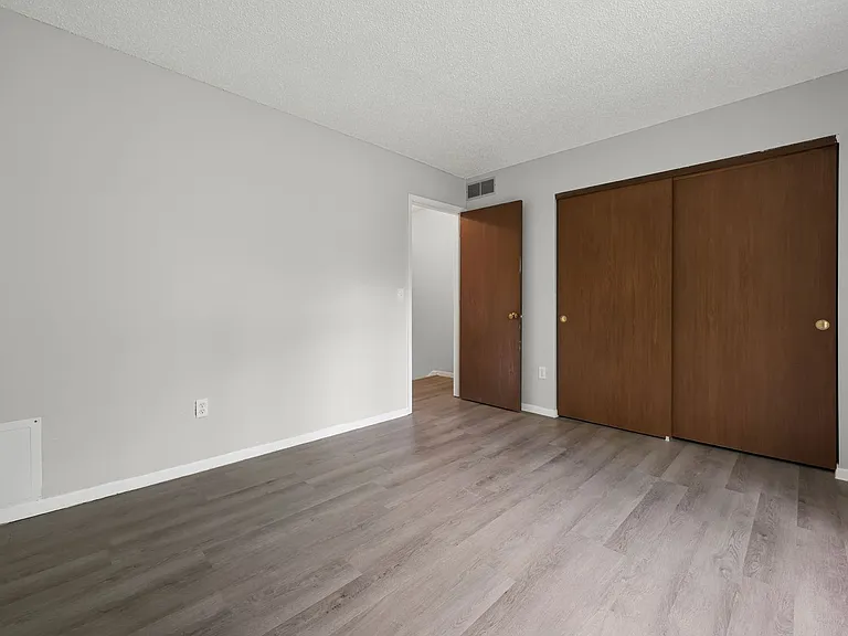 1400 Country Side Dr — Photo 21
