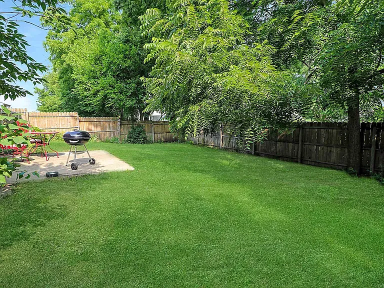 3 bed, 1223 sqft, $1,685 — Photo 3