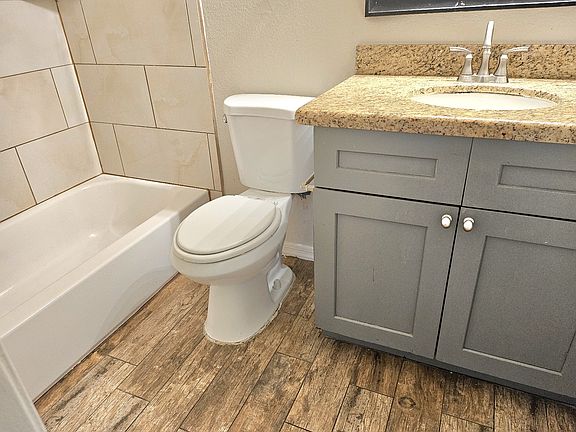 4th image of 4313 N 19th Ave #212