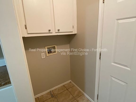 4th image of 230 W Gary St Unit B