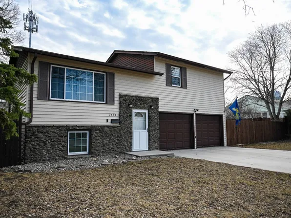 1454 7th St, Brookings, SD 57006