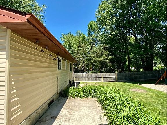 5th image of 3435 Charlotte Dr