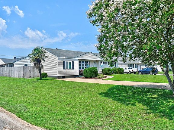 Large corner lot on cul de sac