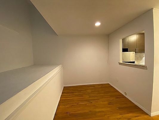2nd image of 123 E 54th St APT 8D