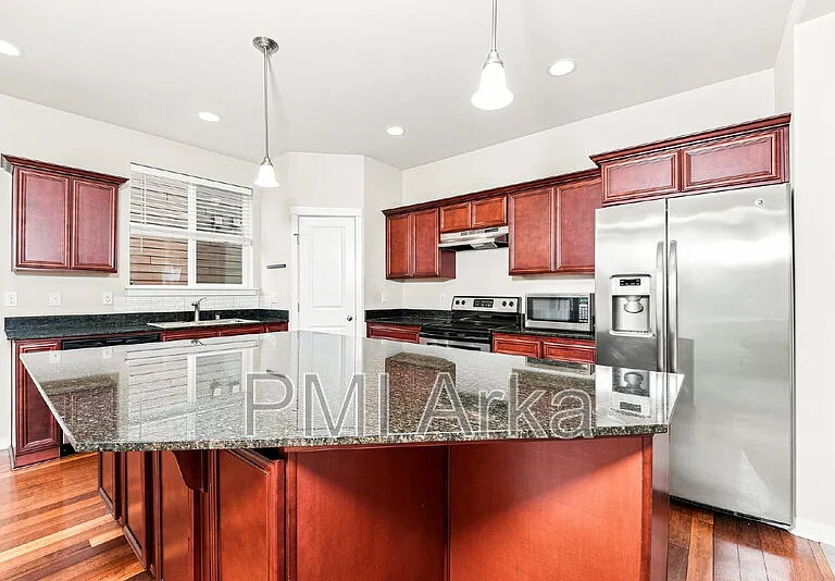 633 Ilwaco Pl NE — Photo 7