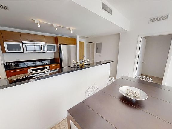 4th image of 244 Biscayne Blvd APT 1710