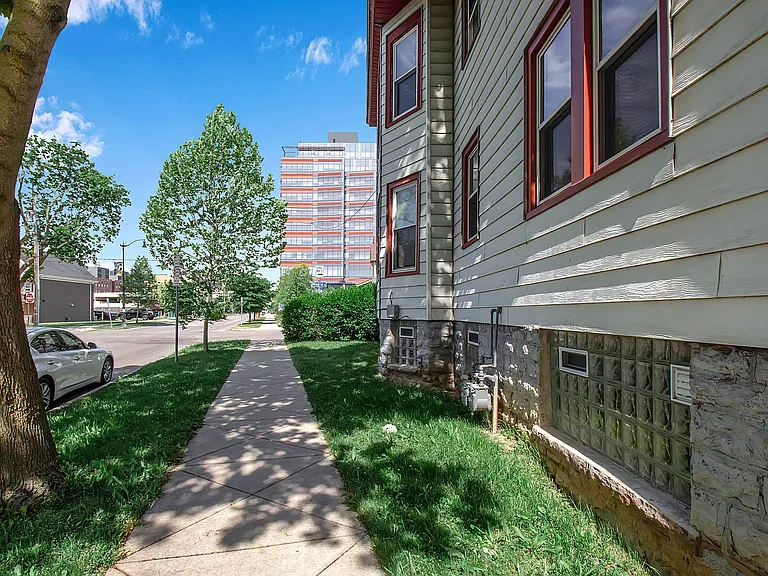 215 Maple St #LOWER — Photo 9
