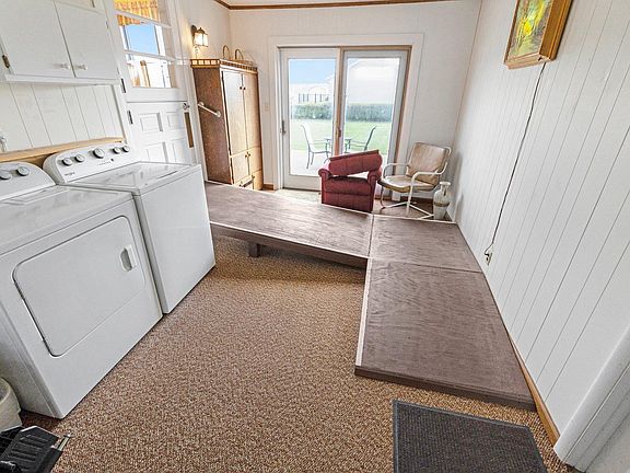 3rd image of 304 Morton Ln