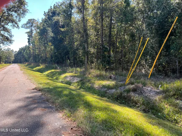 6011 1st Ave, Pearlington, MS 39572