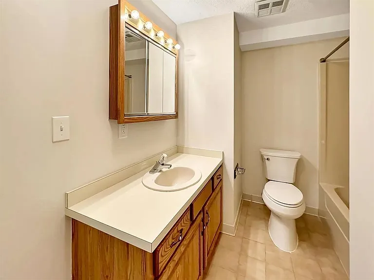 39 Parlin St #404 — Photo 14