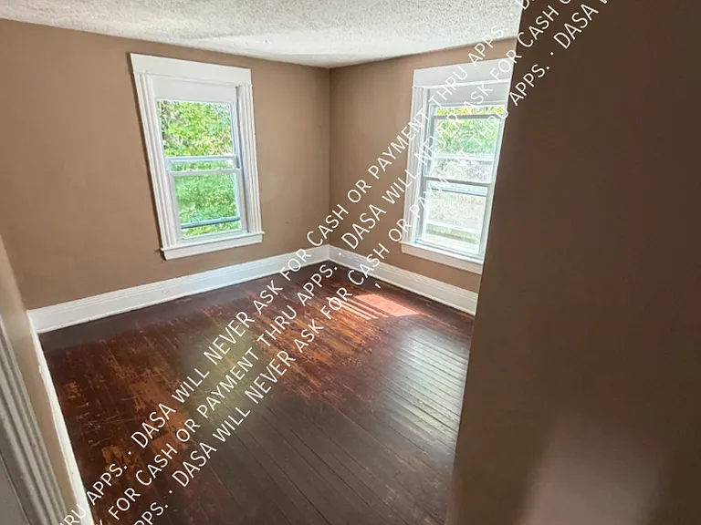 492 Augustine St — Photo 9