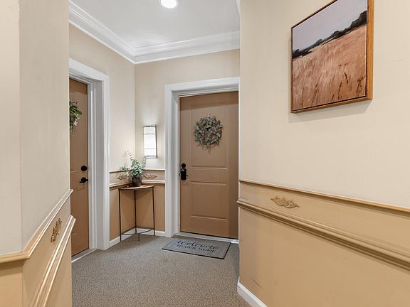 5th image of 303 Lothian Way Unit 204
