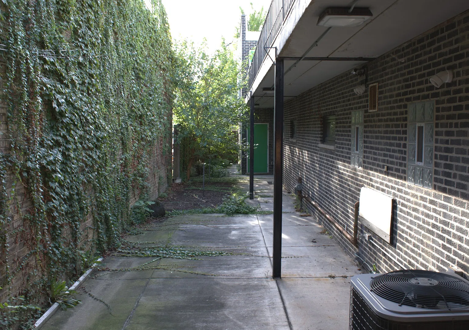 4 bed, 2700 sqft, $3,200 — Photo 3