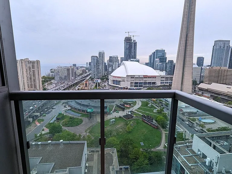 19 Grand Trunk Cres #3302 — Photo 7