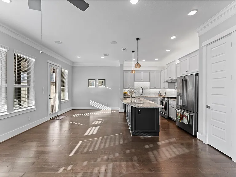 817 Kamano Ave — Photo 11