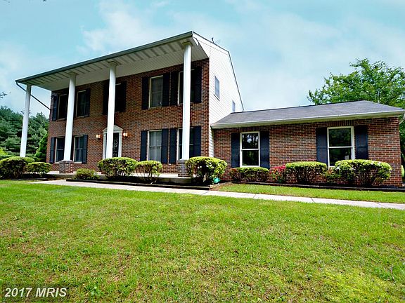 3rd image of 3690 Southglenn Dr
