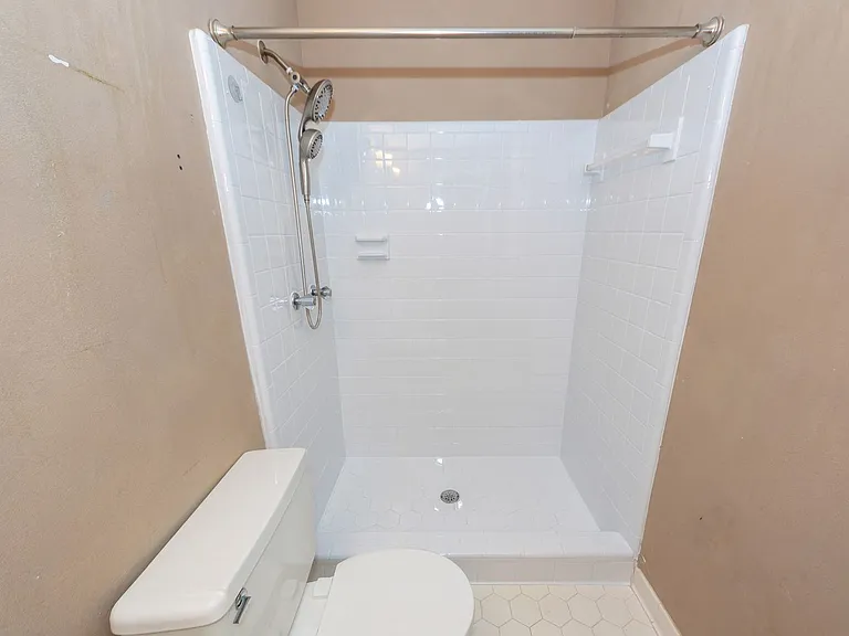 109 Runnymede Ln — Photo 26