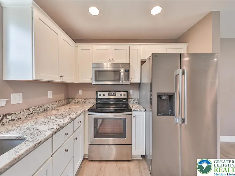 312 Central Park Ave — Photo 8