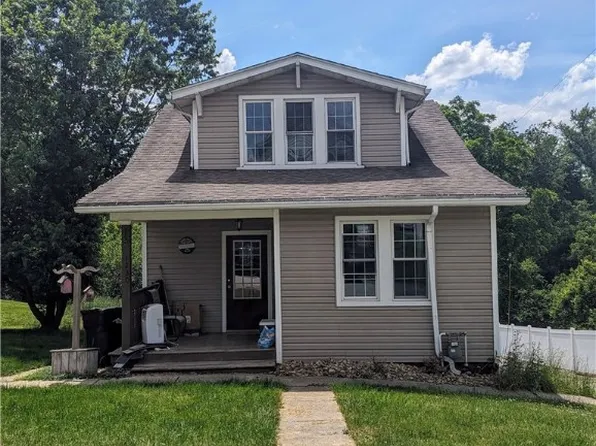 1230 3rd St N, Westmoreland City, PA 15692