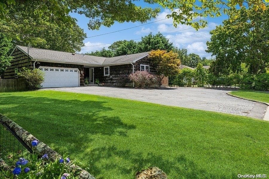 1st image of 9 Oaktree Drive