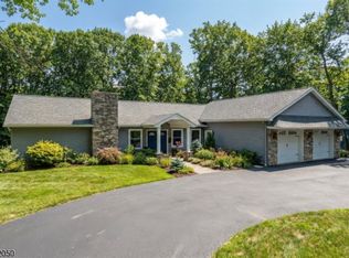24 Lakeview Dr, Kinnelon Boro, NJ 07405
