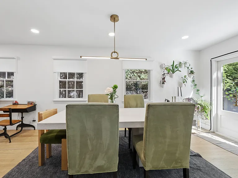 4 Lois Ave — Photo 13