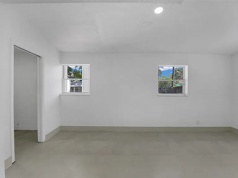 812 NE 4th Ave — Photo 25