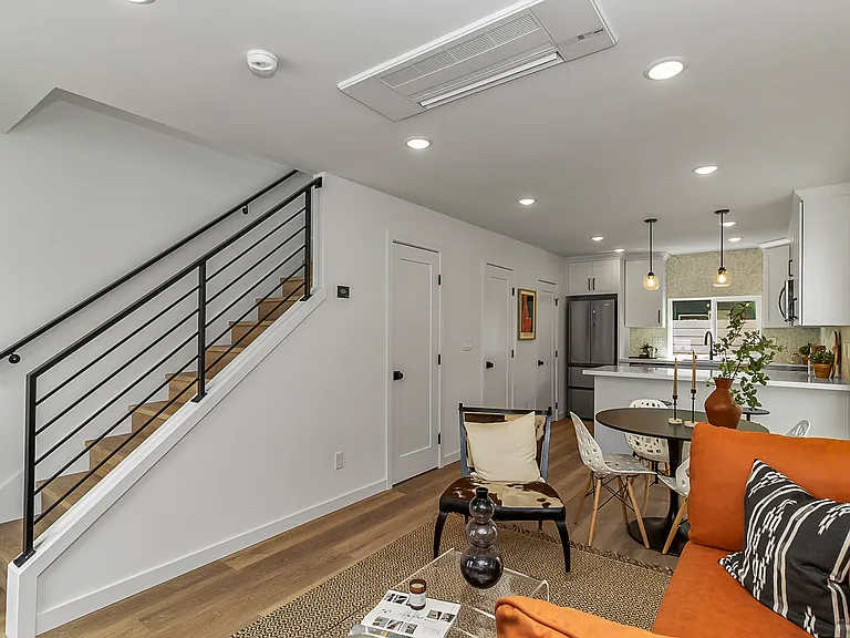 820 S Sullivan St #A — Photo 16