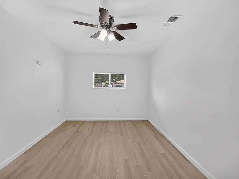 2210 Sycamore Dr — Photo 13