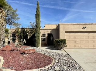 1525 Candlelight Dr, Las Cruces, NM 88011