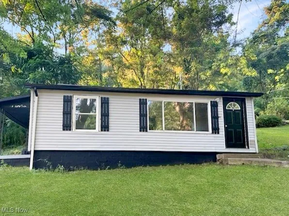 3300 Overbrook Dr, Weirton, WV 26062