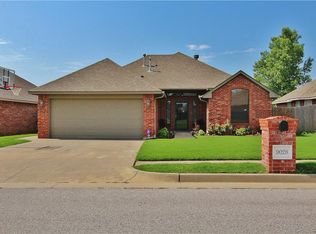 9028 NW 75th St, Yukon, OK 73099
