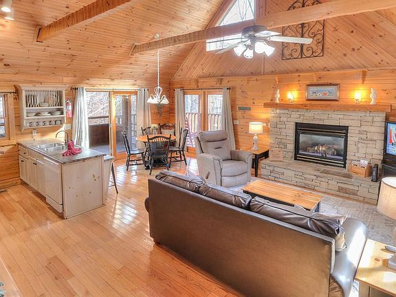 3rd image of 158 Oak Haven Way