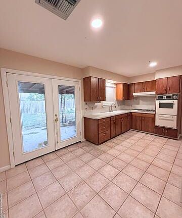 4th image of 223 Middlebury Dr