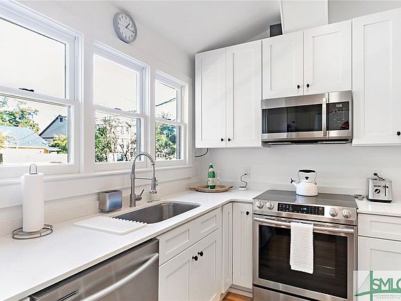3rd image of 112 W 31st St #1/2