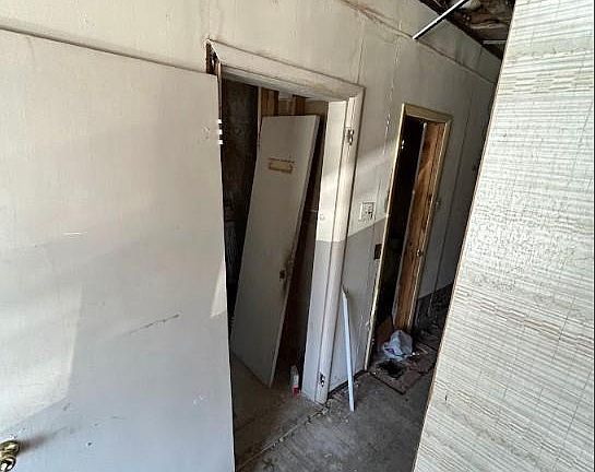 4th image of 108 W Market St