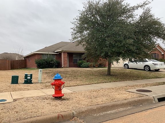 3rd image of 305 Creekwood Trl