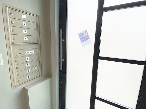 3rd image of 786 Jefferson Ave #D