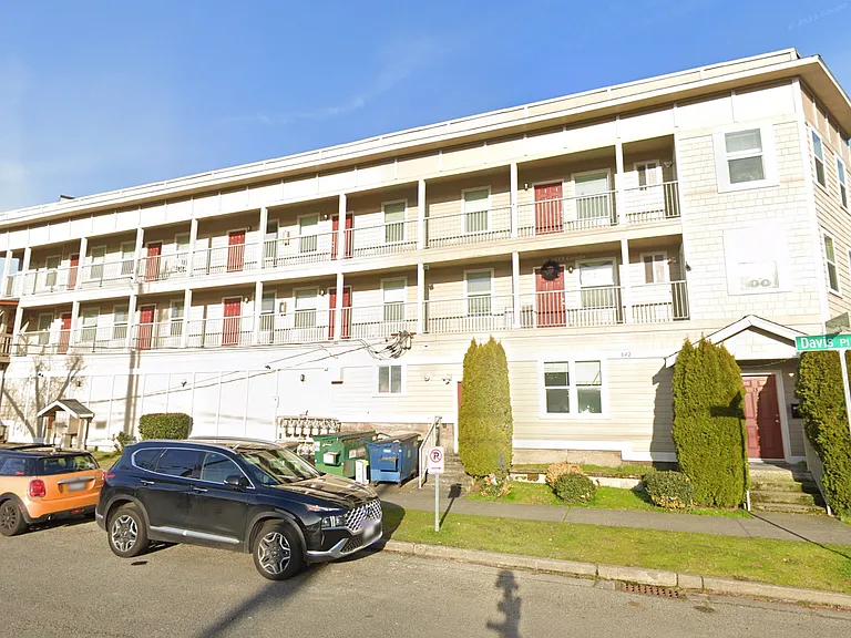 Davis Place Apartments — Photo 9