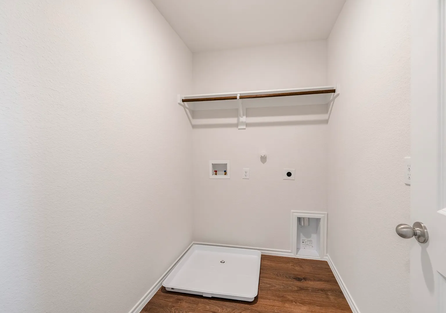 218 Mina Street — Photo 4