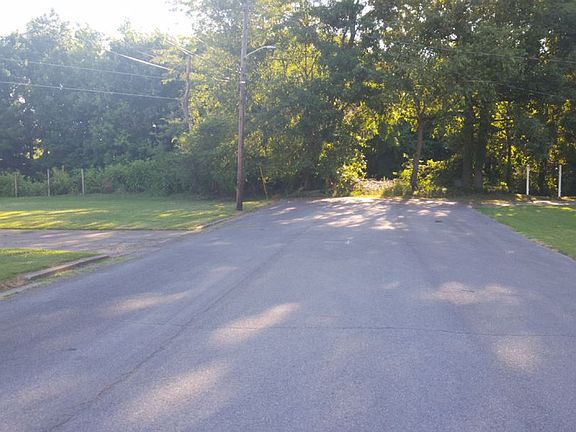 5th image of 703 Hillside Dr