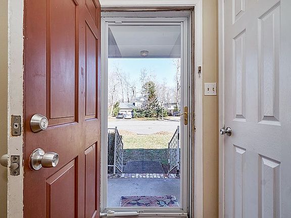 3rd image of 172 Laurent Cir