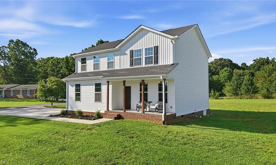 1st image of 104 S Hemlock Ln