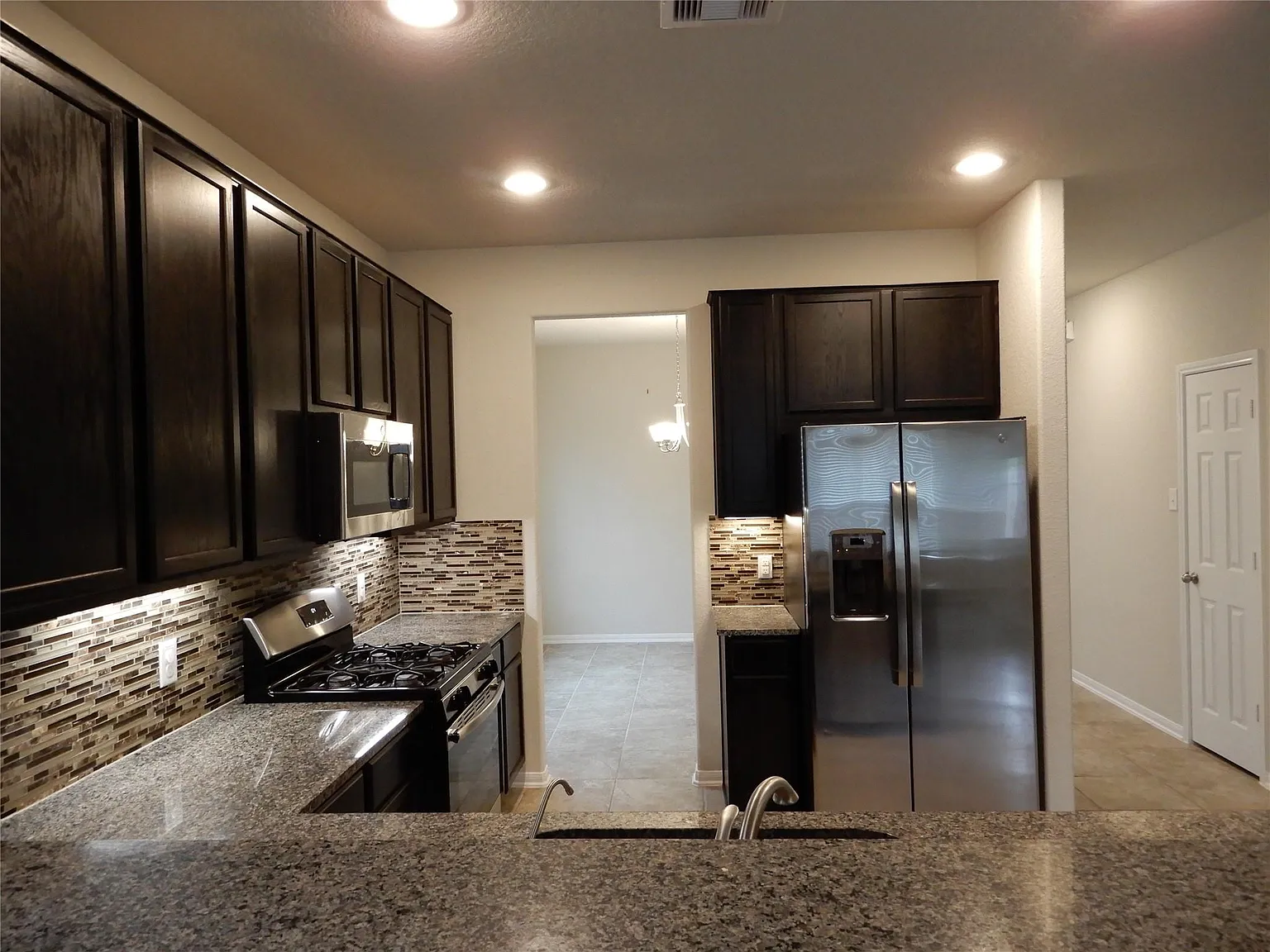 4 bed, 3.5 bath, 3096 sqft, $2,700 — Photo 4