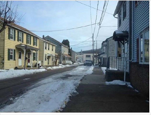 2nd image of 136 Lombard St
