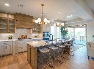 908 Savannah Ln, Greenwood, MO 64034