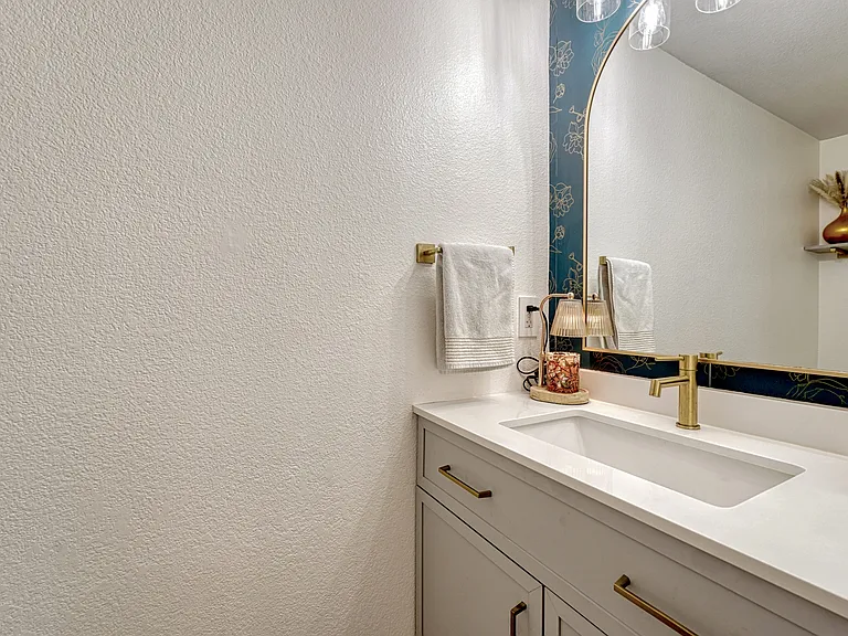 1337 S Danube Ct #103 — Photo 23