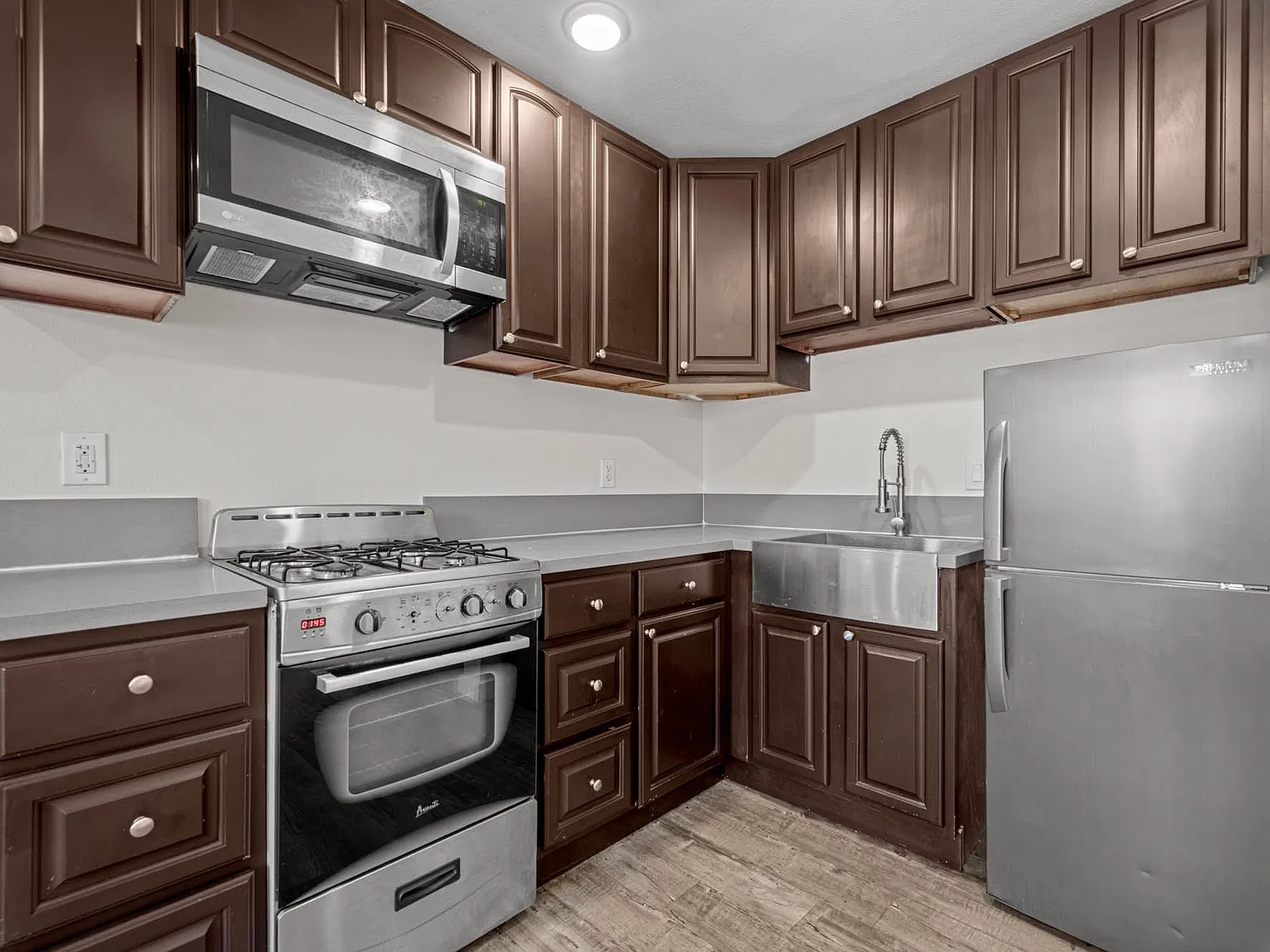 1635 E Imperial Hwy — Photo 2